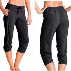 Athleta La Viva Capri Crop Pants Pull on Womens size 4 Small Black style 964585